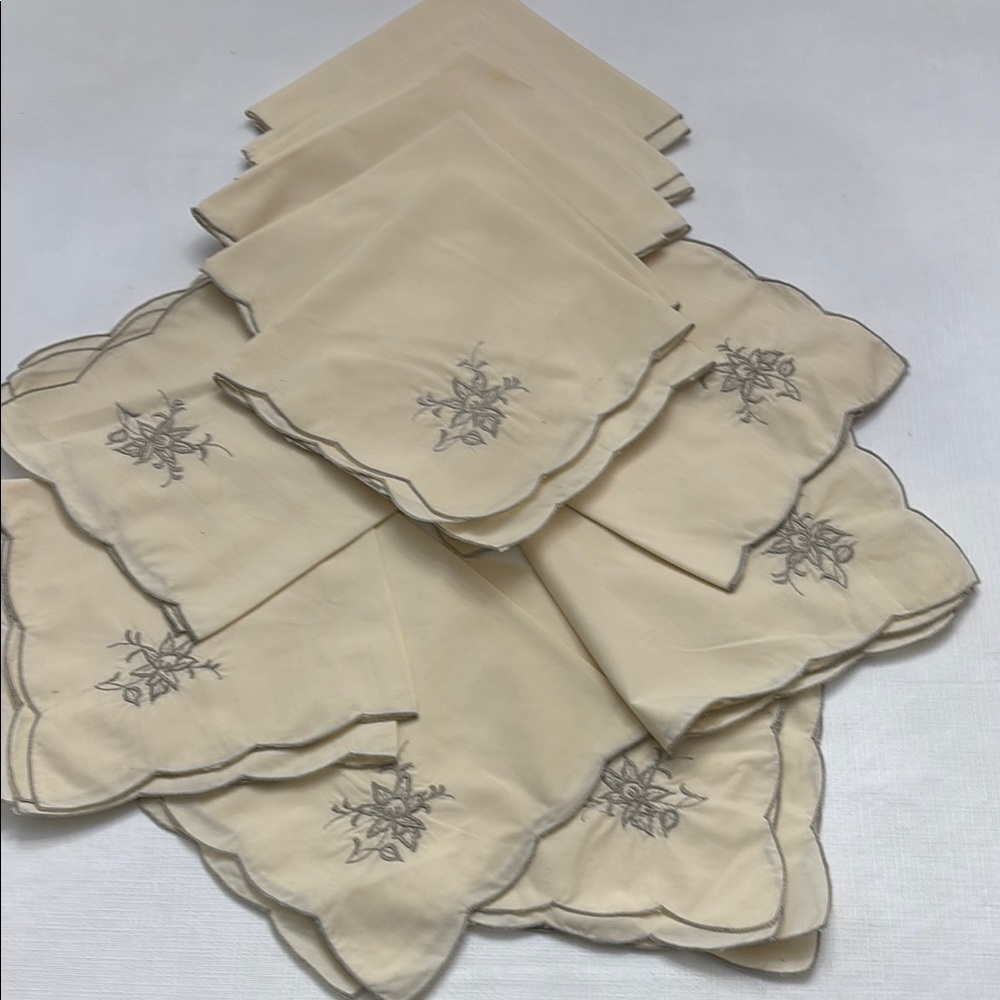 Set of 12 cloth Embroidered Napkins. Perfect for Holiday table decor.